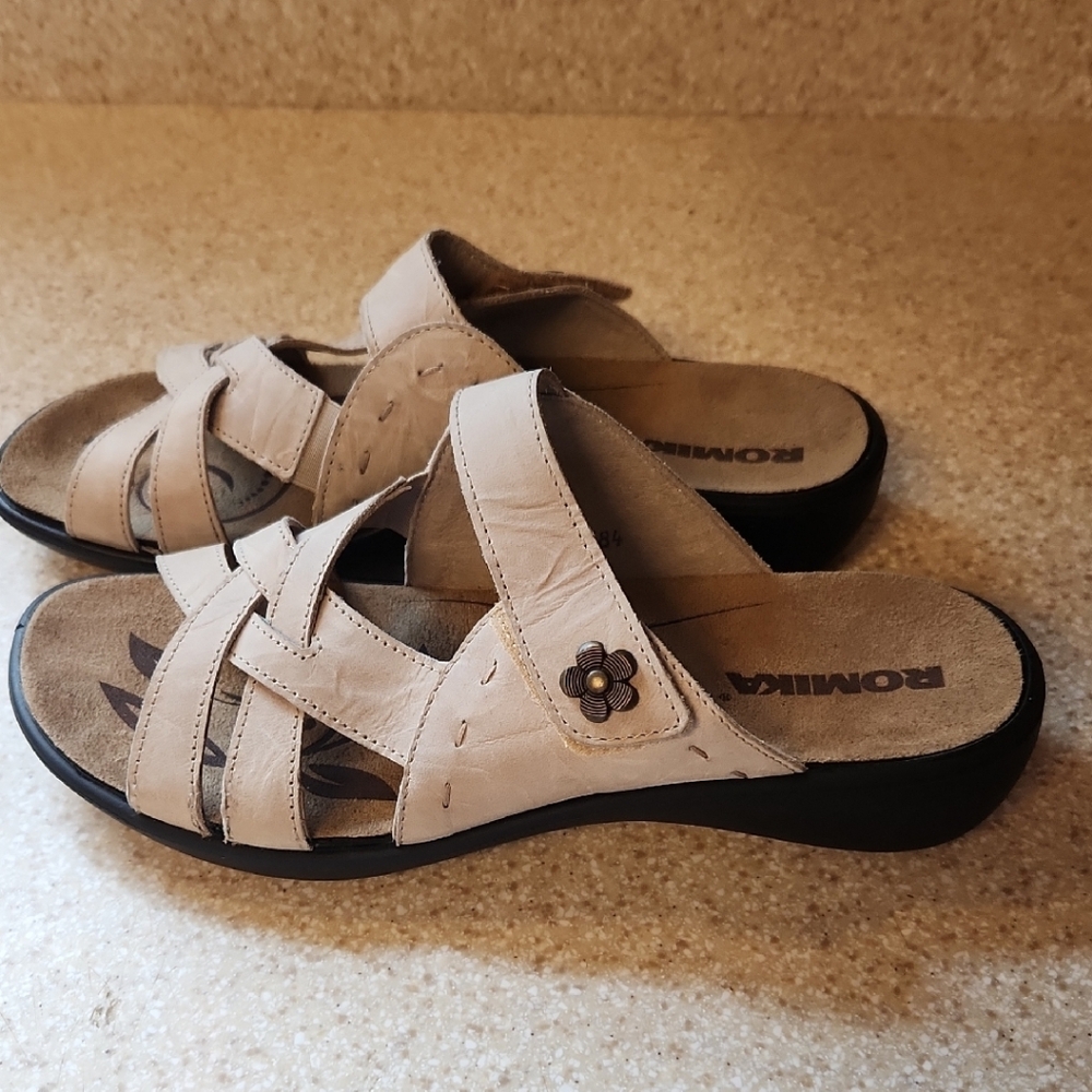 Romika Women's Tan Sandals